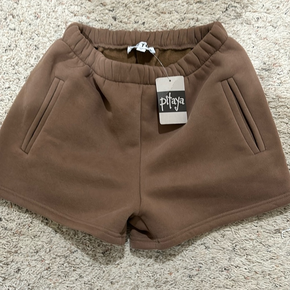 Outstanding small sweat shorts taupe